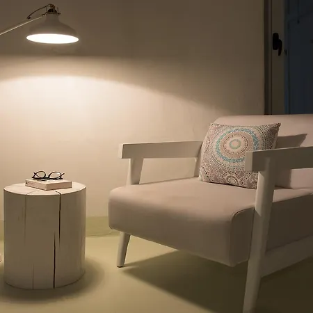 Vila White Village Lakhania